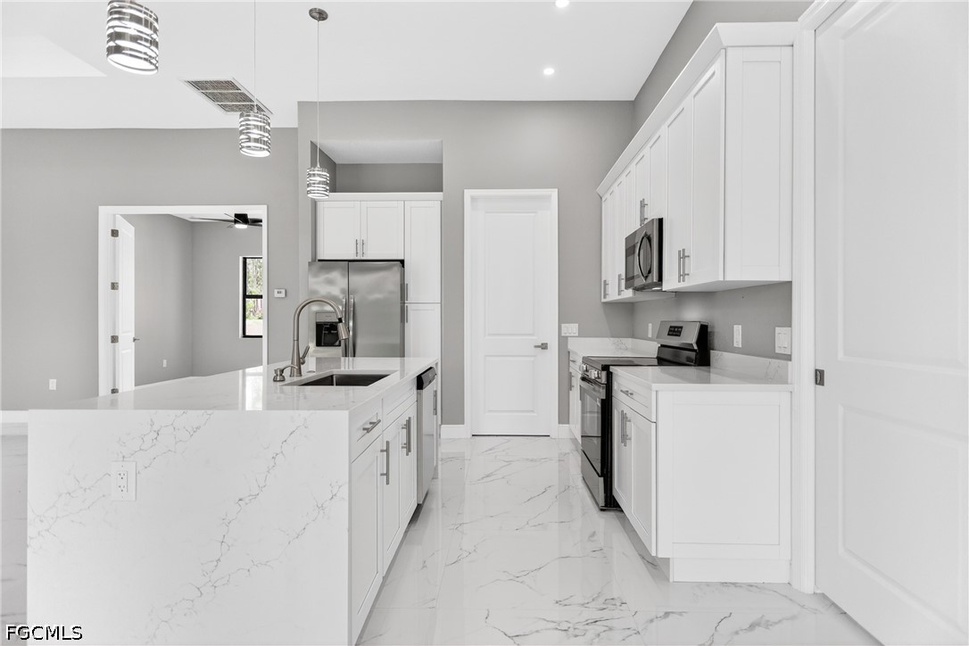 4 Bed SingleFamilyResidence for Sale in Lehigh Acres, photo 12