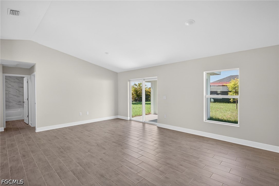 3 Bed SingleFamilyResidence for Sale in Cape Coral, photo 12