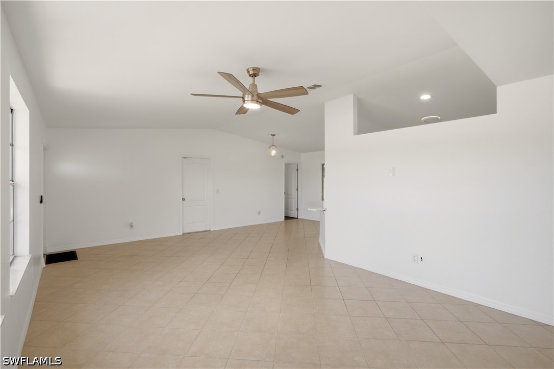 3 Bed SingleFamilyResidence for Sale in Lehigh Acres, photo 12