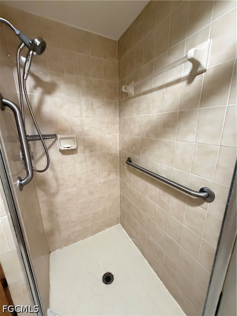 2 Bed SingleFamilyResidence for Sale in North Fort Myers, photo 12