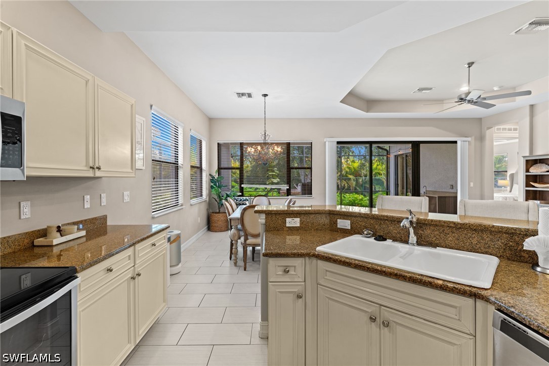 3 Bed SingleFamilyResidence for Sale in Naples, photo 12
