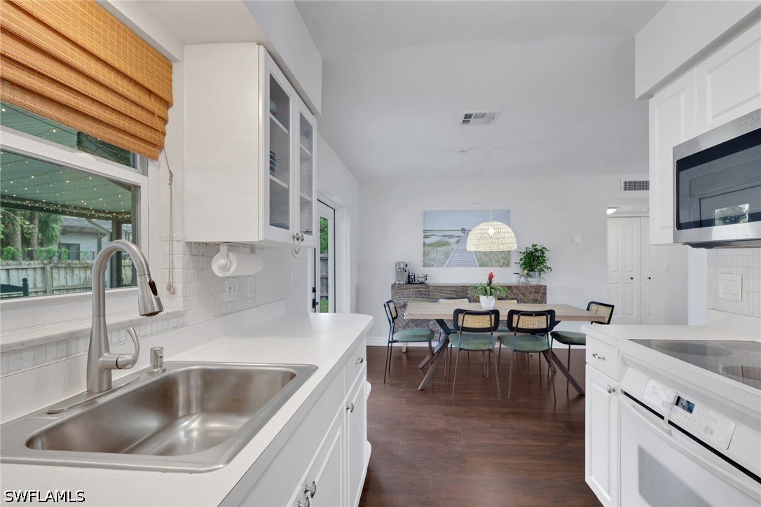 2 Bed SingleFamilyResidence for Sale in Naples, FL, $445,000 — photo 12