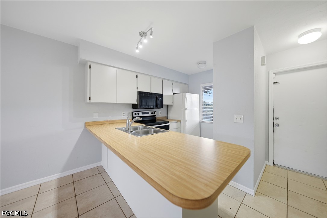 2 Bed Condominium for Sale in Westchester, photo 12