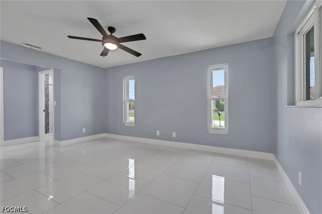 3 Bed SingleFamilyResidence for Sale in Cape Coral, photo 12