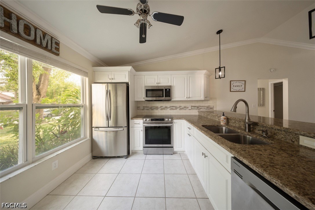 3 Bed SingleFamilyResidence for Sale in Riverdale Shores, FL — photo 12