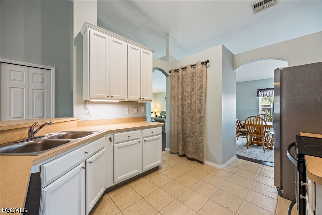 3 Bed SingleFamilyResidence for Sale in Cape Coral, photo 12