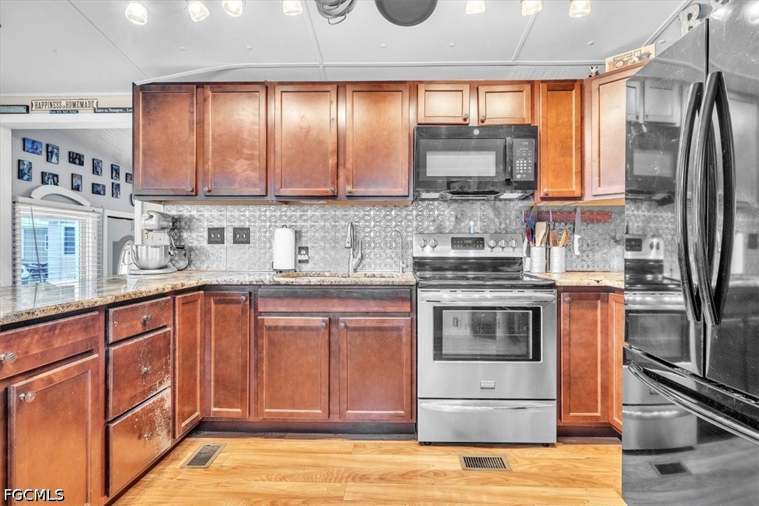 1 Bed ManufacturedHome for Sale in Estero, FL, $125,000 — photo 12