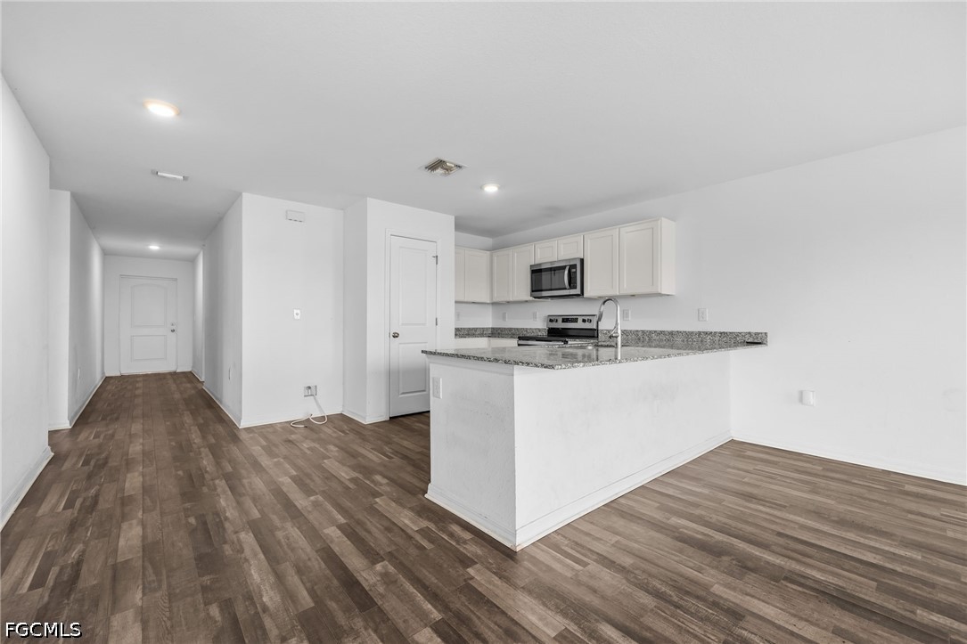 4 Bed SingleFamilyResidence for Sale in Port Labelle, FL — photo 12