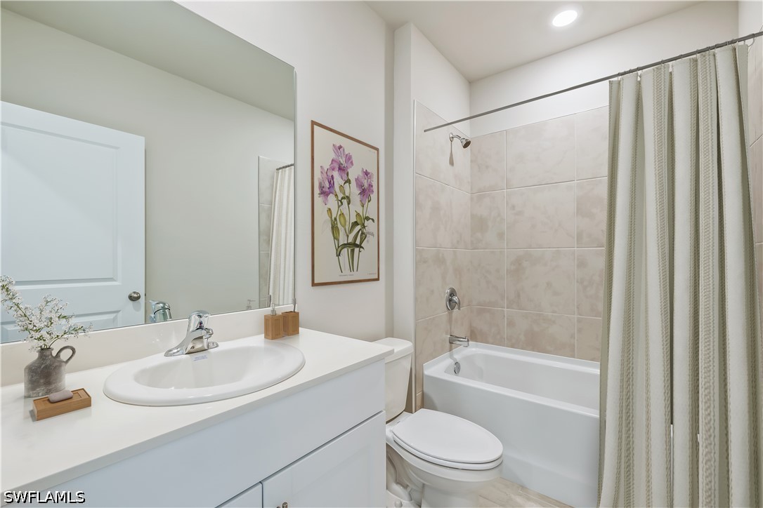 5 Bed SingleFamilyResidence for Sale in Hemingway Pointe, FL — photo 12