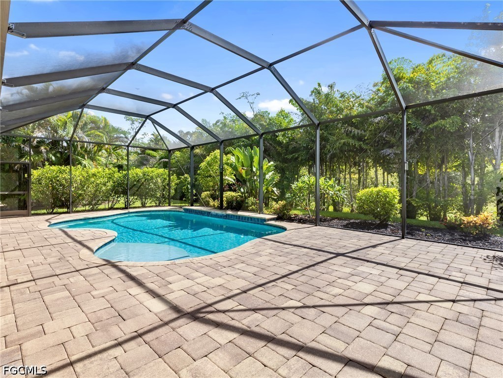3 Bed Pool Home for Sale in Daniels Place, photo 12