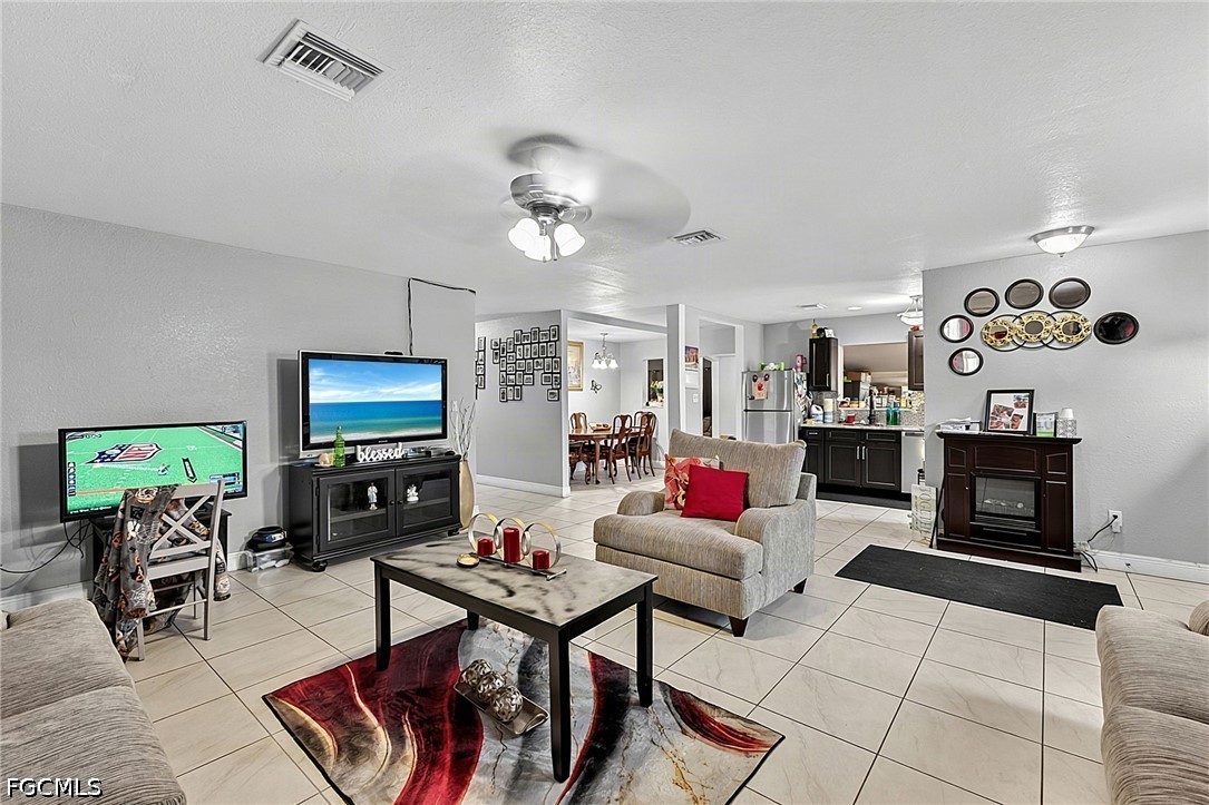 4 Bed SingleFamilyResidence for Sale in Rainbow Groves, photo 12