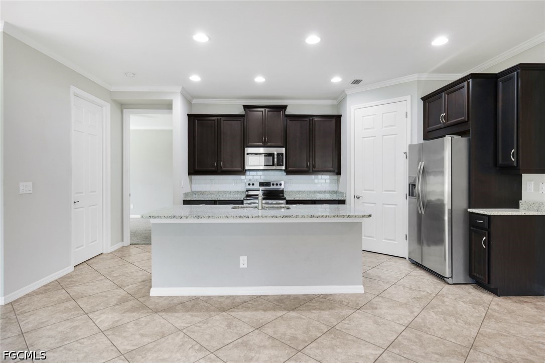3 Bed SingleFamilyResidence for Sale in Sunset Pointe, FL — photo 12