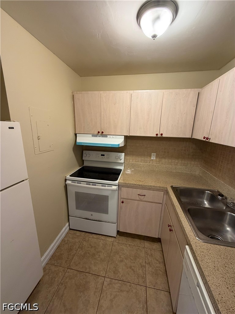 1 Bed Condominium for Sale in Green Tee Village, FL, $1,050 — photo 12