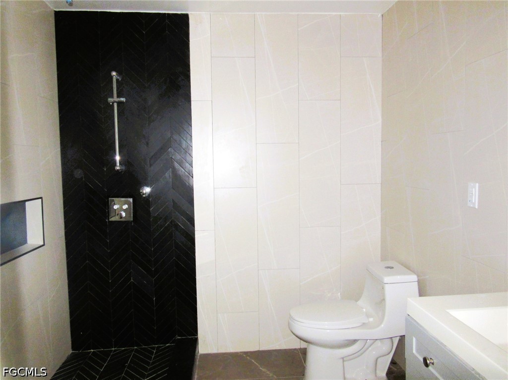 3 Bed Waterfront Home for Sale in The Rocks, FL, $649,000 — photo 12