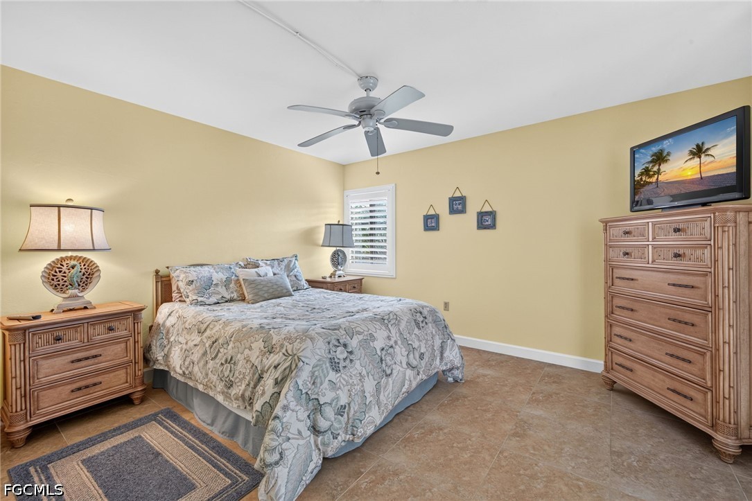 2 Bed Waterfront Home for Sale in Fort Myers, photo 12