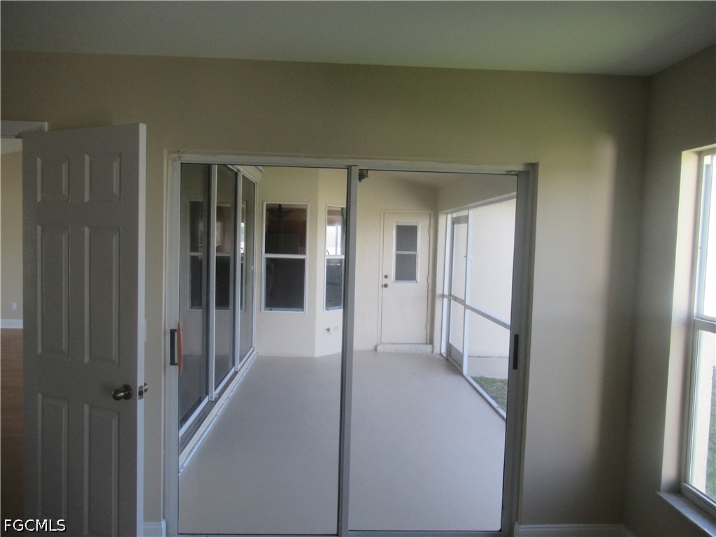 3 Bed SingleFamilyResidence for Sale in Cape Coral, photo 12