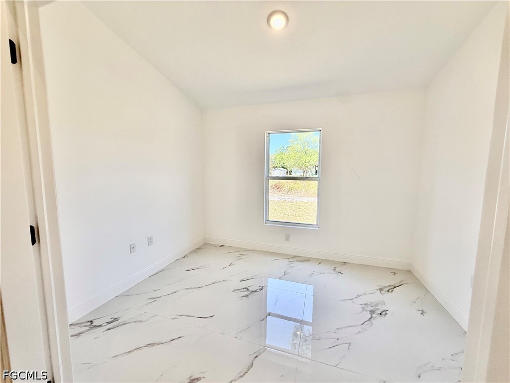 3 Bed SingleFamilyResidence for Sale in Lehigh Acres, photo 12