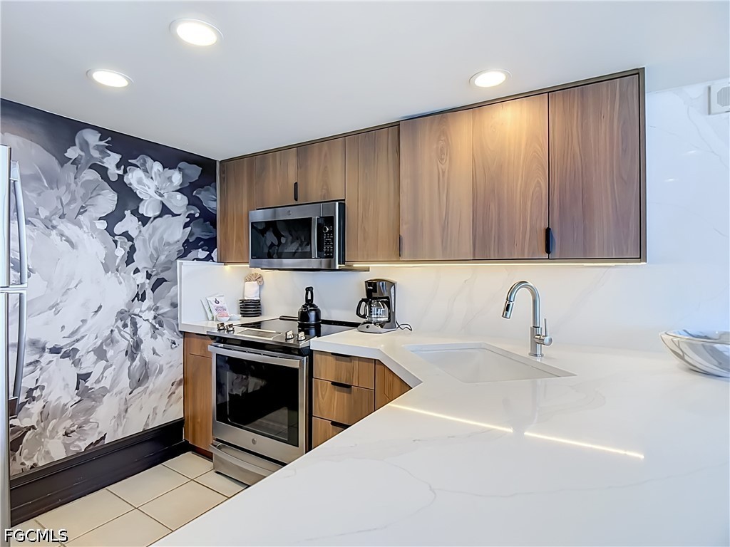 1 Bed Waterfront Home for Sale in Fort Myers Beach, photo 12