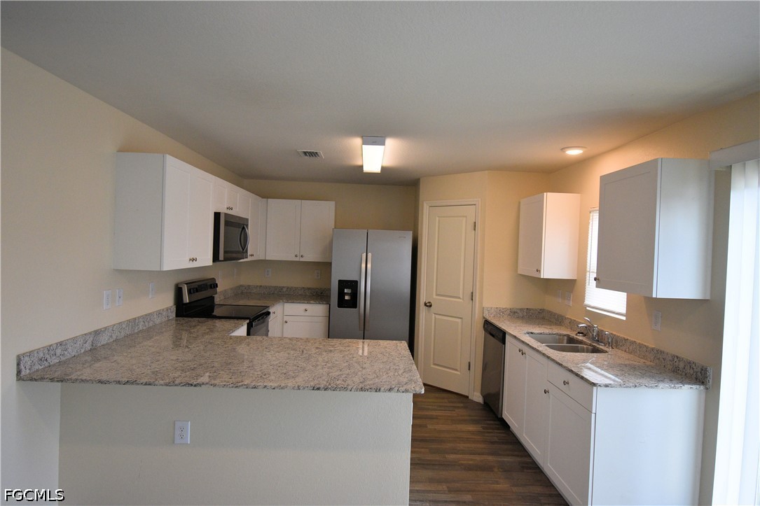 4 Bed SingleFamilyResidence for Sale in Cape Coral, photo 12
