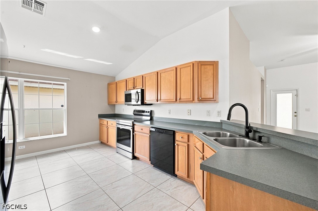 4 Bed SingleFamilyResidence for Sale in Town Lakes, photo 12