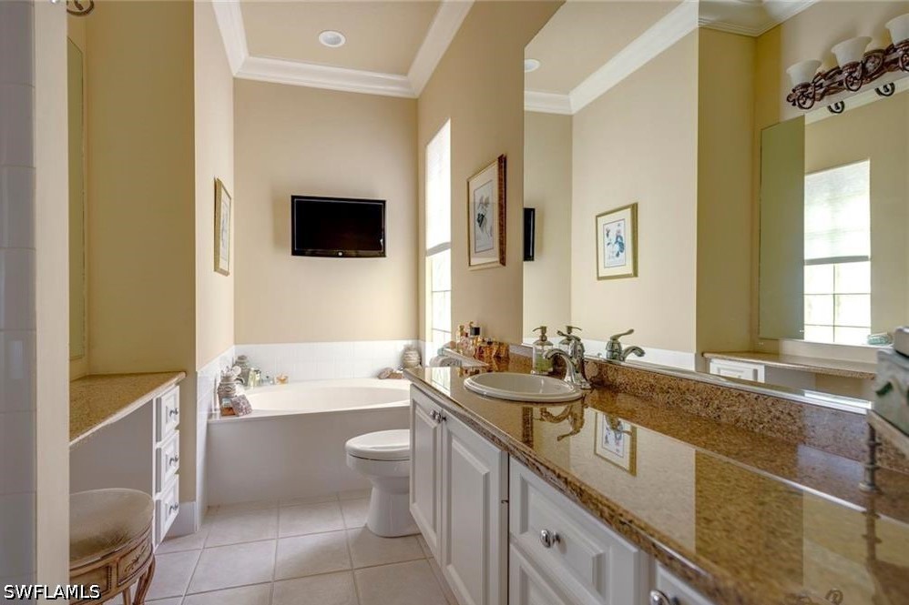 3 Bed Waterfront Home for Sale in Village Walk, photo 12