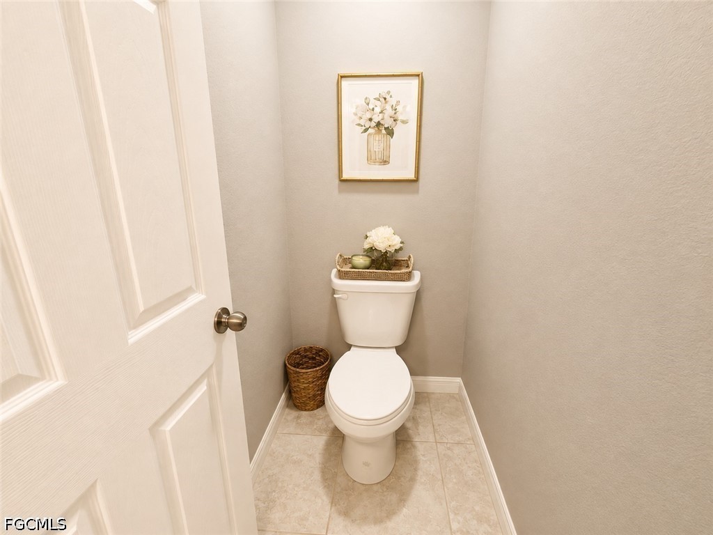 3 Bed SingleFamilyResidence for Sale in Cape Coral, photo 12
