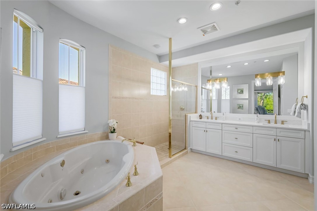 3 Bed Condominium for Sale in Naples, photo 12