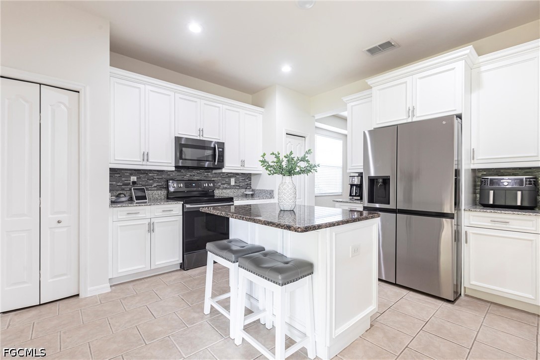 4 Bed SingleFamilyResidence for Sale in Stoneybrook, photo 12