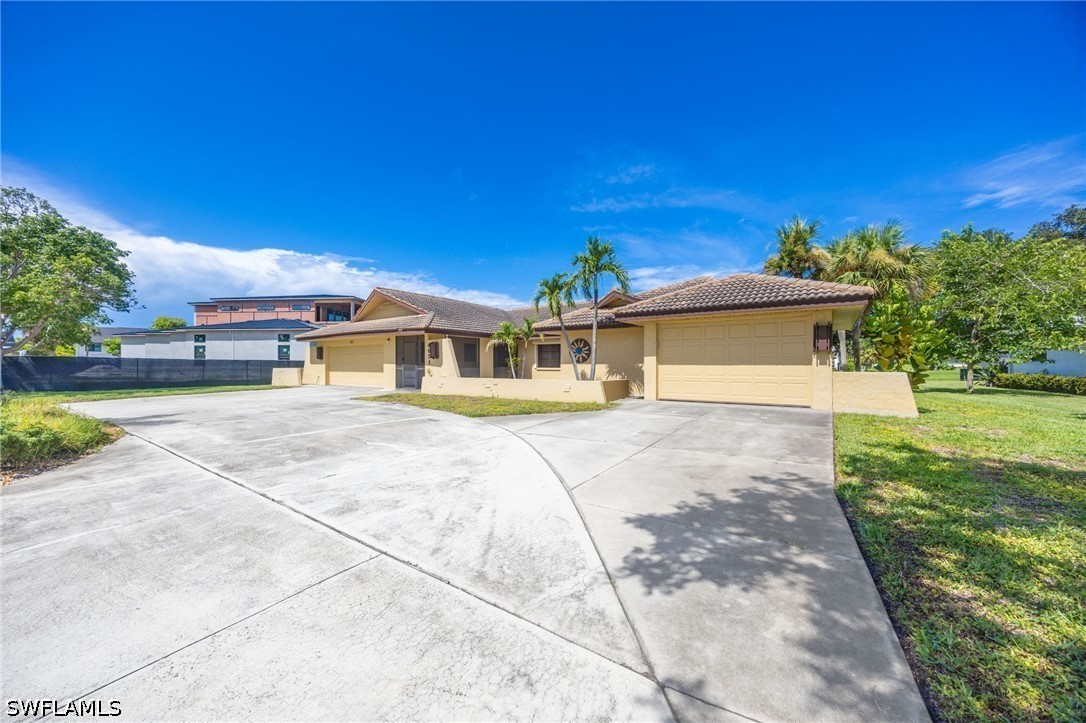 3 Bed Pool Home for Sale in Park Shore, photo 12