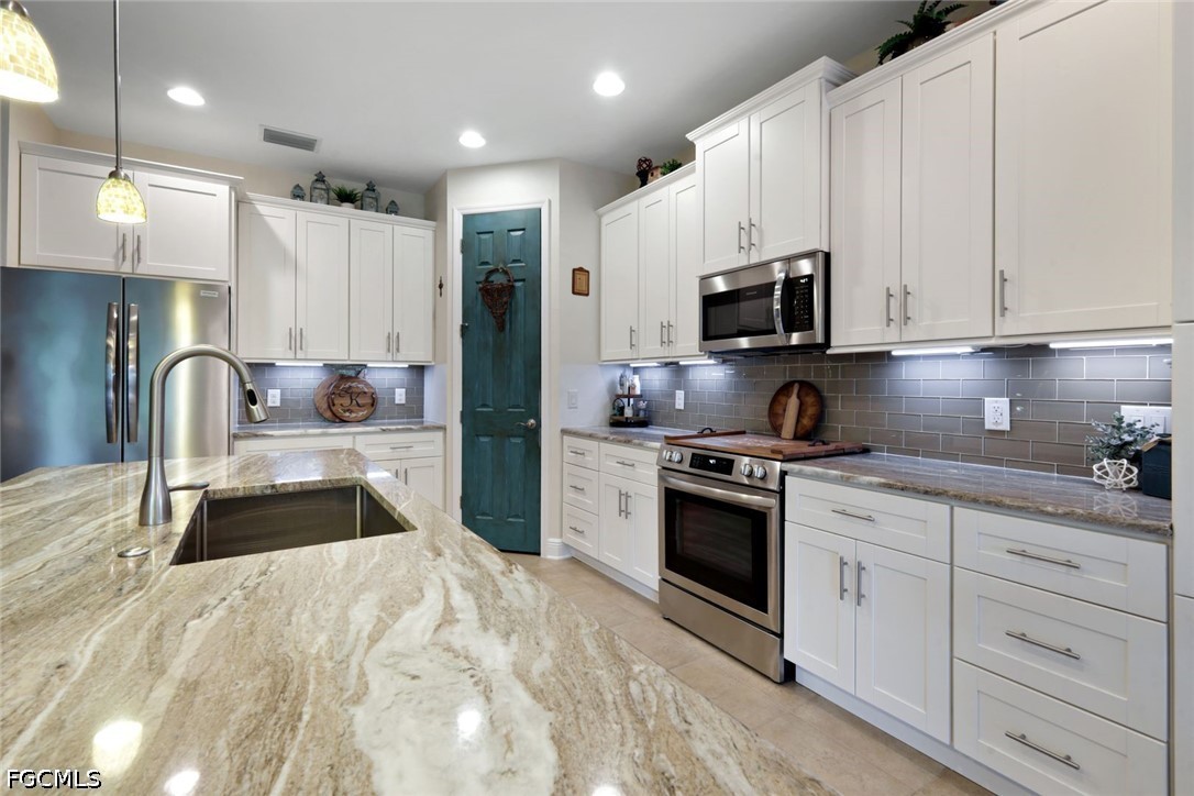 3 Bed SingleFamilyResidence for Sale in Banyan Bay, photo 12