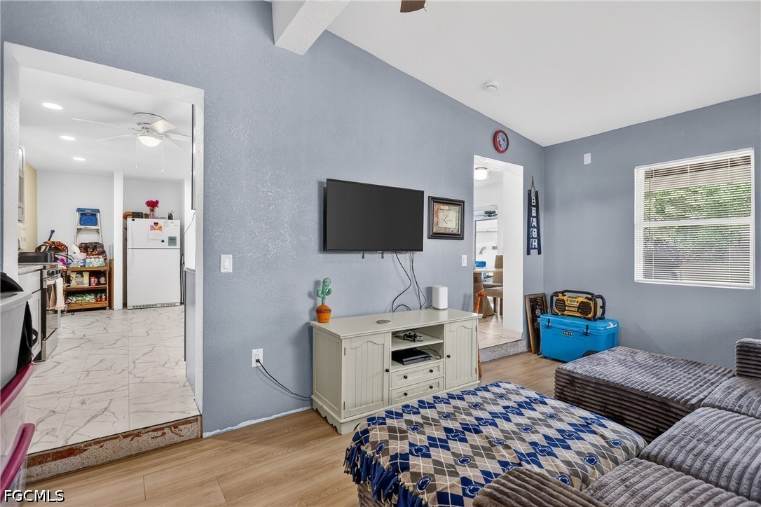 2 Bed SingleFamilyResidence for Sale in Port Charlotte, photo 12