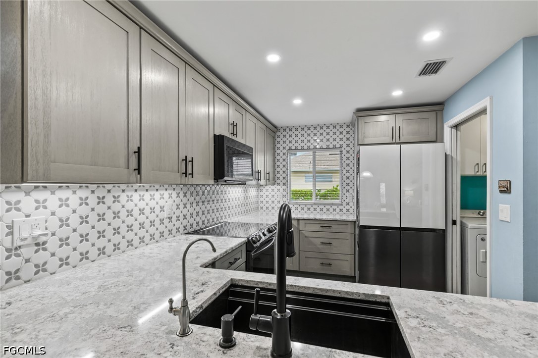 3 Bed SingleFamilyResidence for Sale in Cape Coral, photo 12