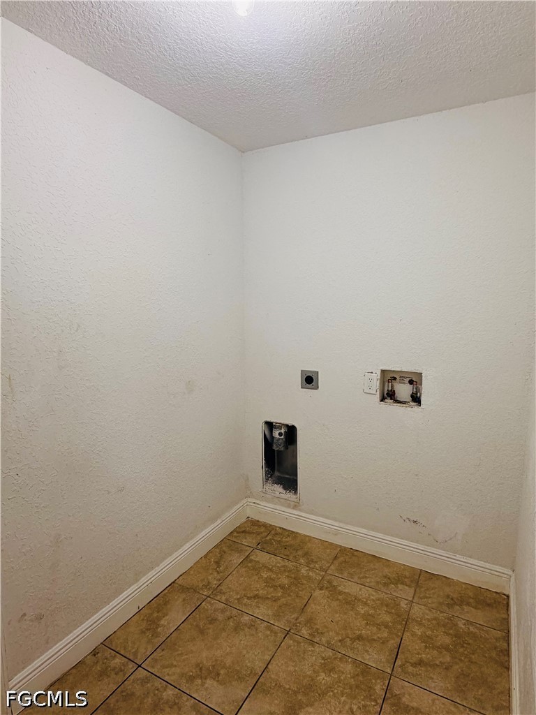 3 Bed SingleFamilyResidence for Sale in Lehigh Acres, photo 12