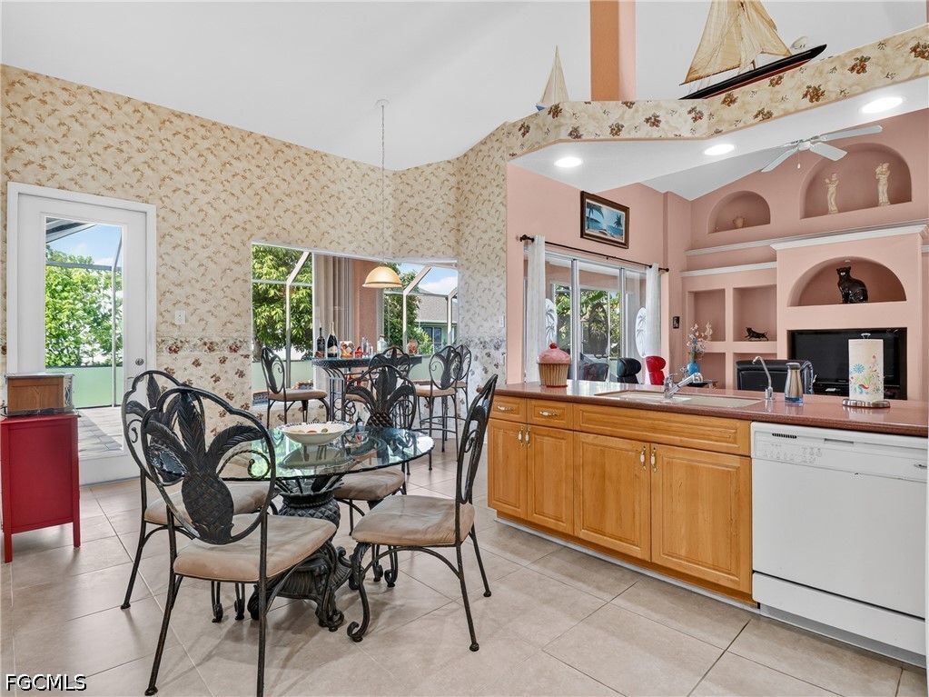3 Bed Pool Home for Sale in Cape Coral, photo 12
