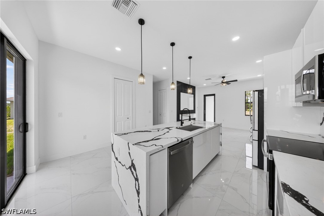 3 Bed SingleFamilyResidence for Sale in Lehigh Acres, photo 12