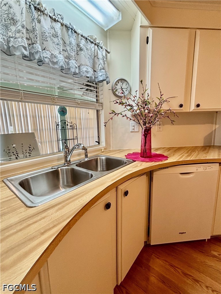 2 Bed ManufacturedHome for Sale in North Fort Myers, photo 12