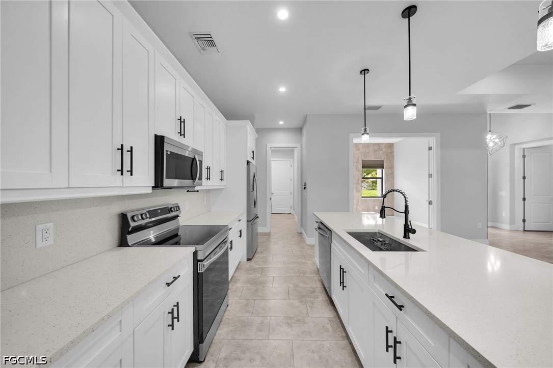 3 Bed SingleFamilyResidence for Sale in Lehigh Acres, photo 12