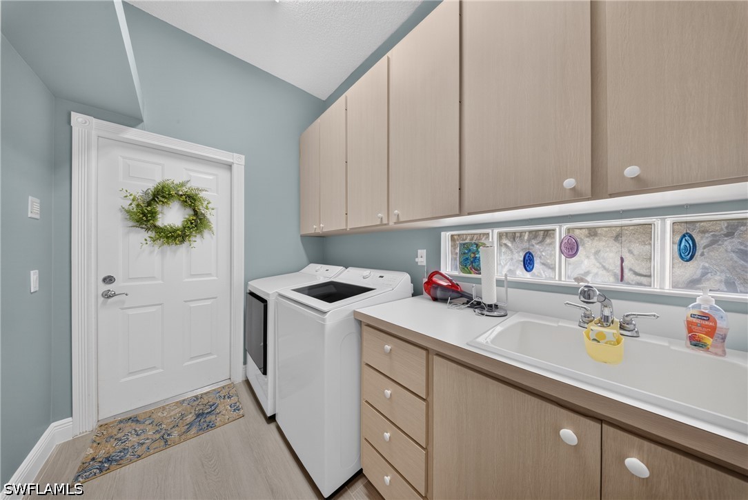3 Bed Waterfront Home for Sale in Village Walk, photo 12