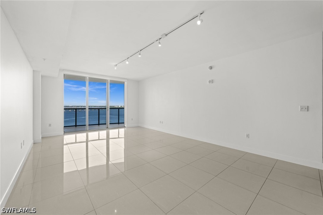 2 Bed Waterfront Home for Sale in Oasis, photo 12