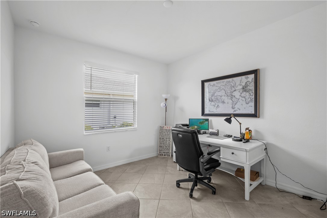 2 Bed Attached for Sale in Naples, photo 12