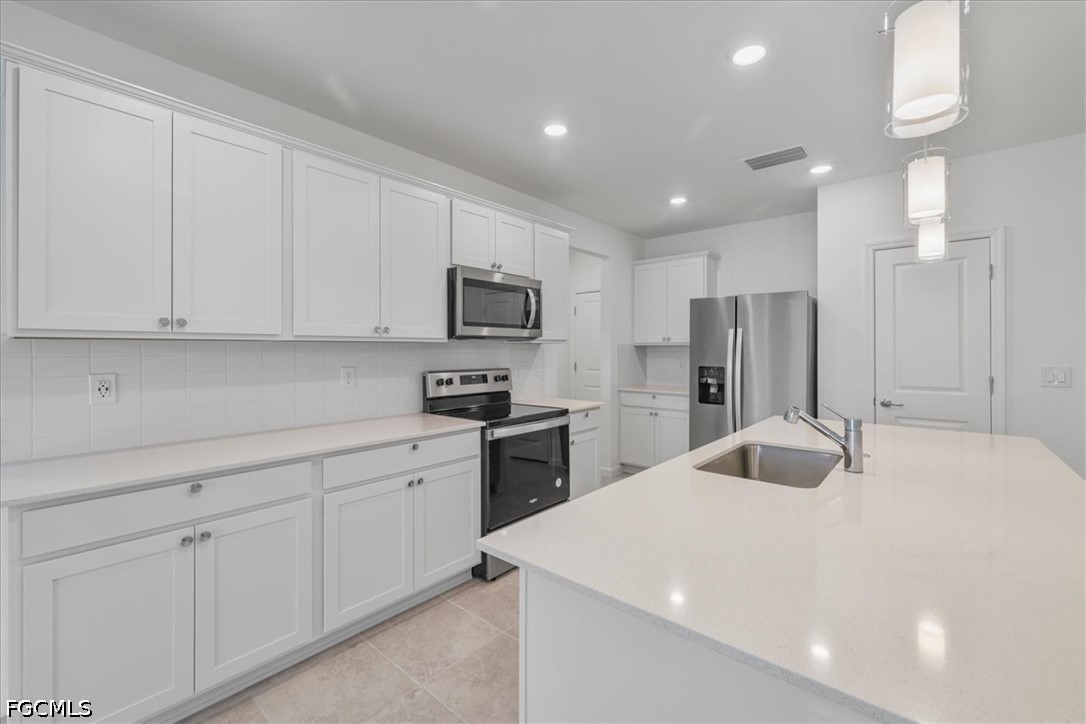 3 Bed SingleFamilyResidence for Sale in Cape Coral, photo 12