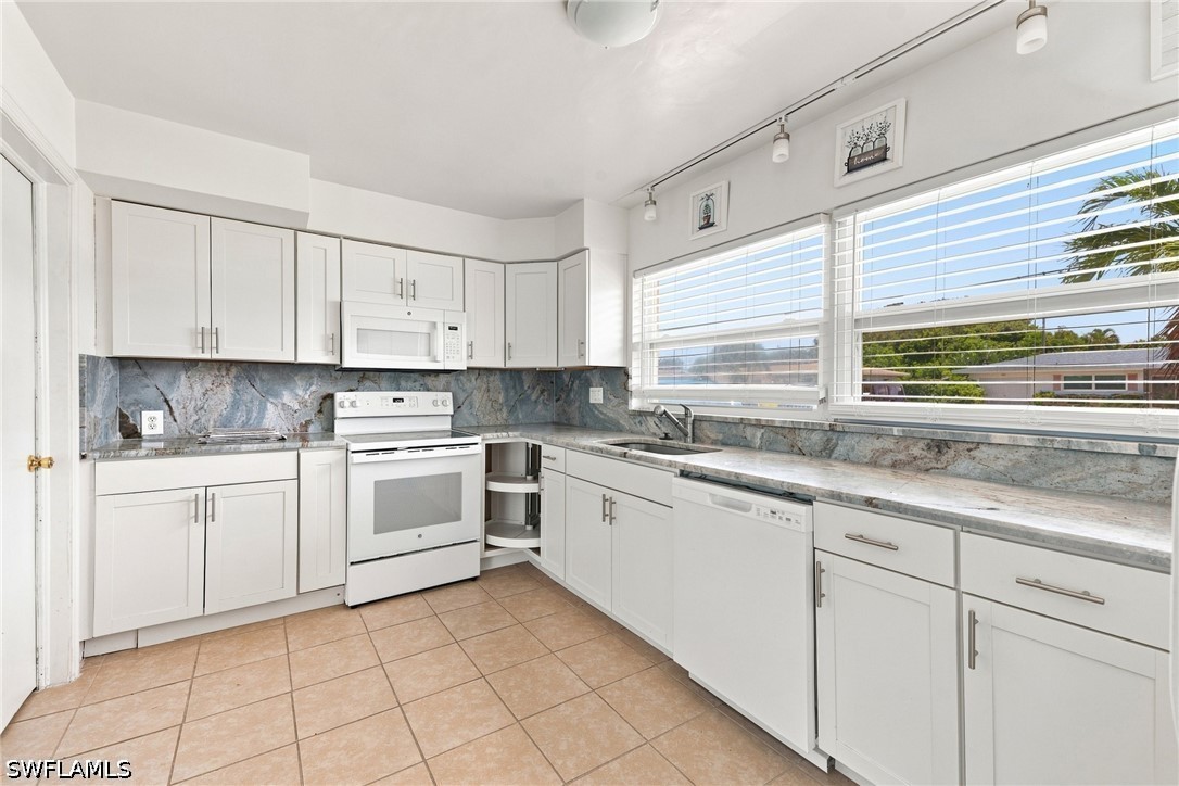 2 Bed Pool Home for Sale in Cape Coral, photo 12