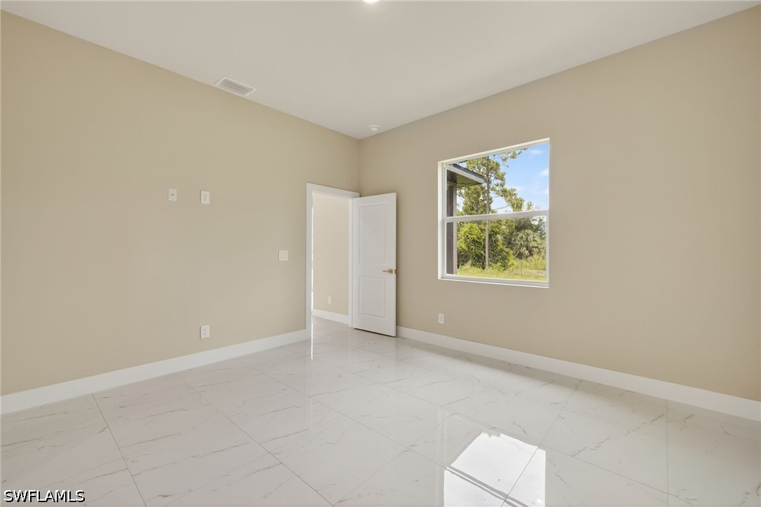 4 Bed SingleFamilyResidence for Sale in Lehigh Acres, photo 12