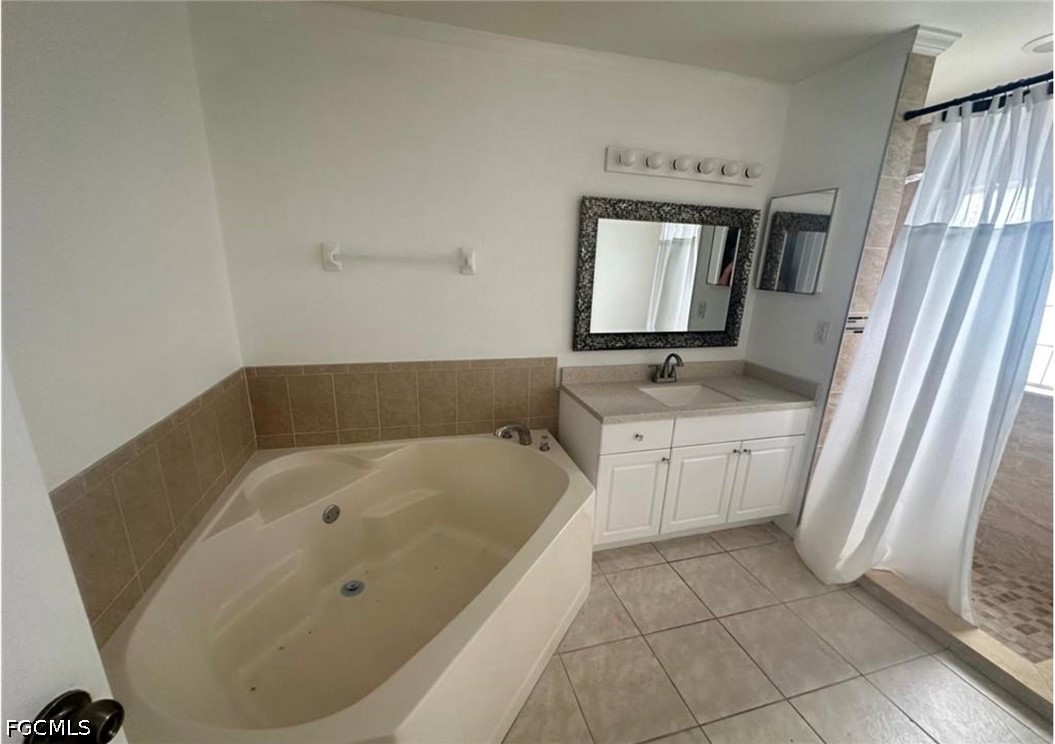 3 Bed SingleFamilyResidence for Sale in Cape Coral, photo 12