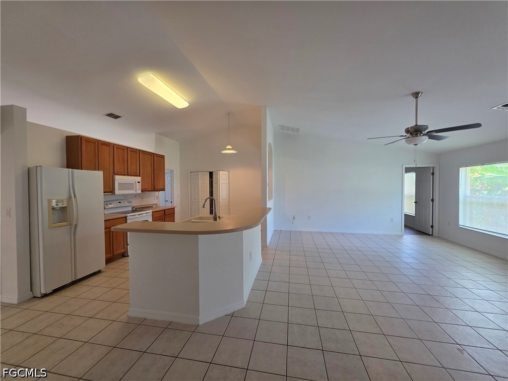 3 Bed SingleFamilyResidence for Sale in Cape Coral, photo 12