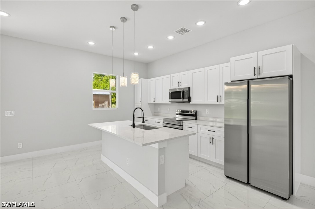 4 Bed SingleFamilyResidence for Sale in Lehigh Acres, photo 12
