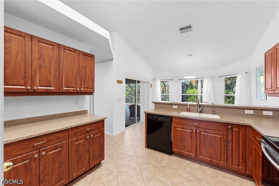 3 Bed Pool Home for Sale in Cape Coral, photo 12