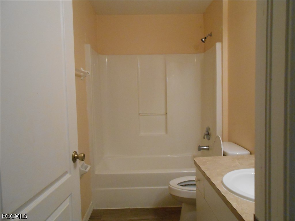 3 Bed SingleFamilyResidence for Sale in Lehigh Acres, photo 12