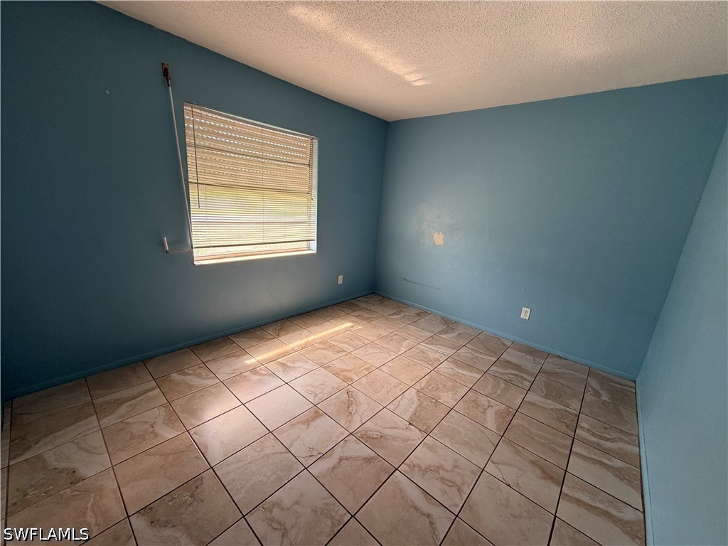 1 Bed SingleFamilyResidence for Sale in Lehigh Acres, photo 12