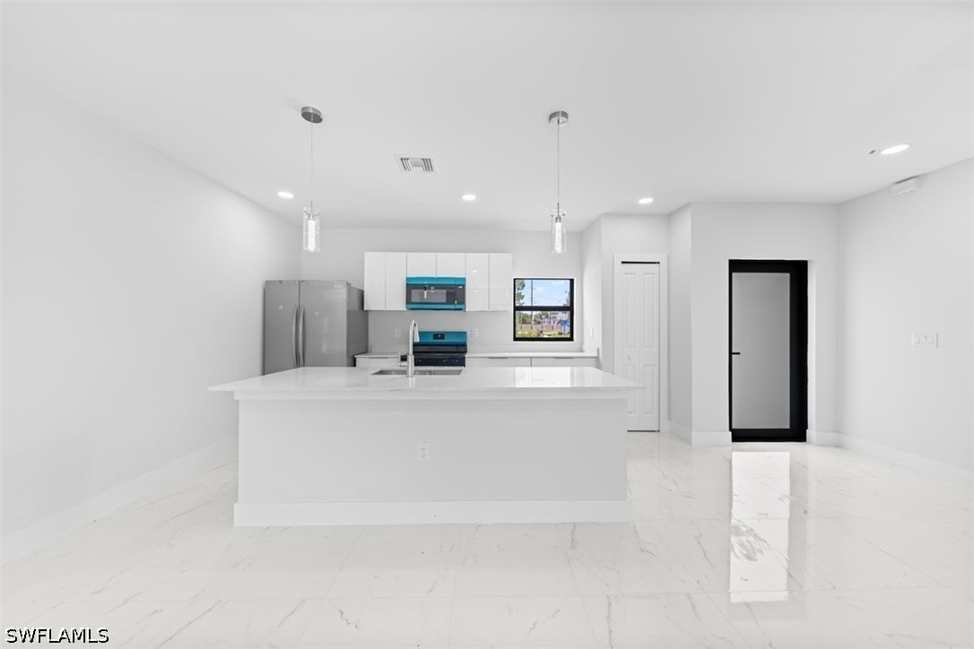 3 Bed SingleFamilyResidence for Sale in Lehigh Acres, photo 12